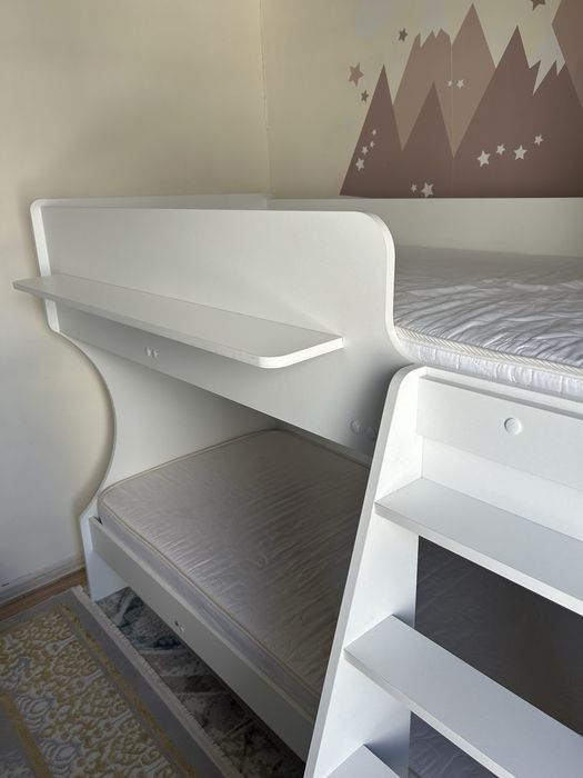 Продам детскую двухъярусную кровать