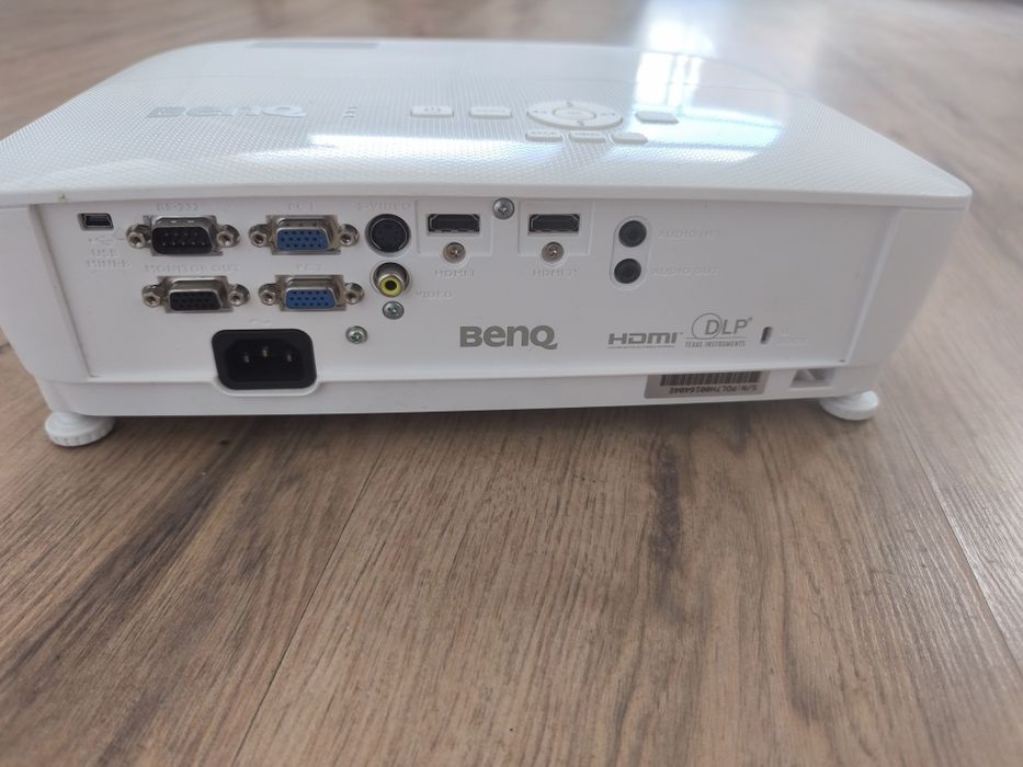 BenQ проектор – 3300 ANSI лумена, 2×HDMI