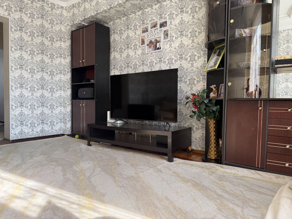 Стенка в гостиную  и подиум под tv