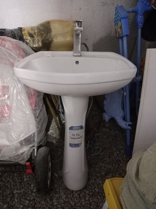 Раковина керамическая