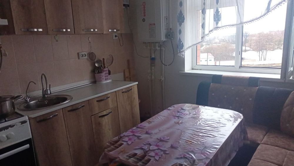 Yangiyo‘l shahar massiv yangi domda 2 xonali uy sotiladi.