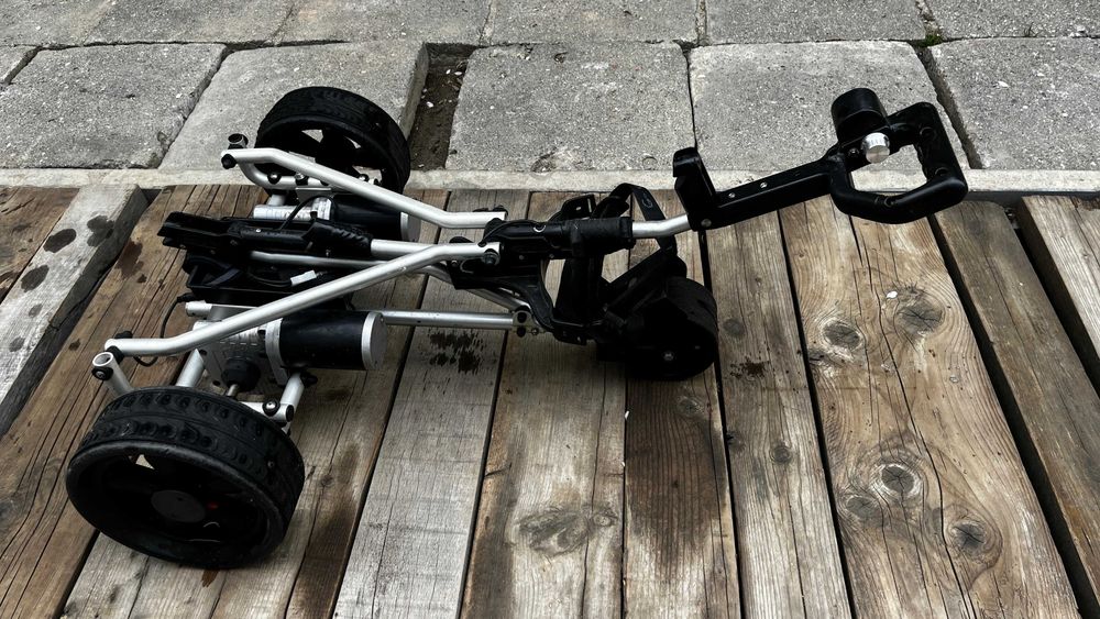 carucior electric cu 2 motoare pentru golf