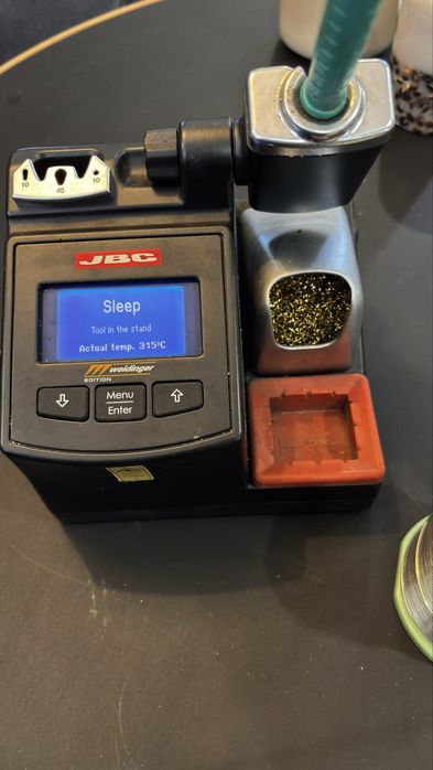 Statie profesionala de lipit JBC