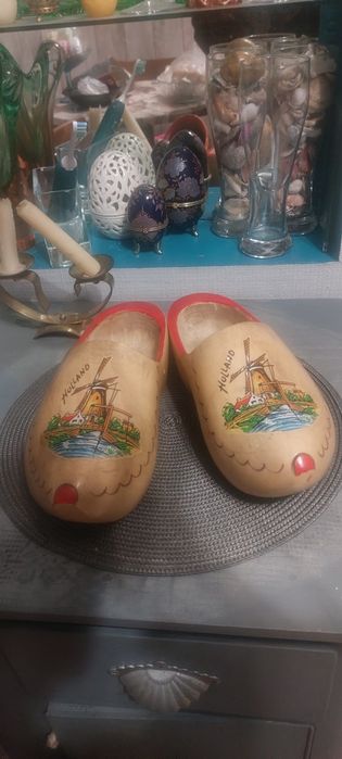 Продам клумпы деревянная обувь