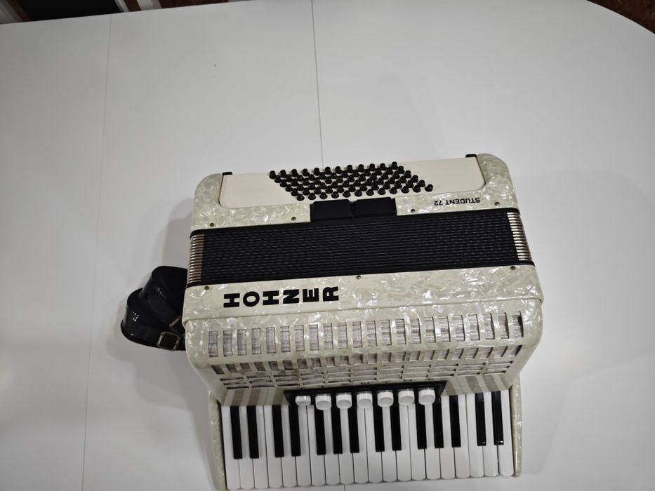 Acordeon de vanzare