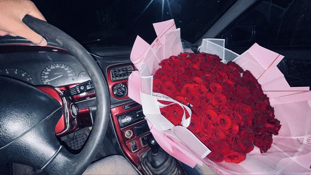 Қызыл раушан букеты