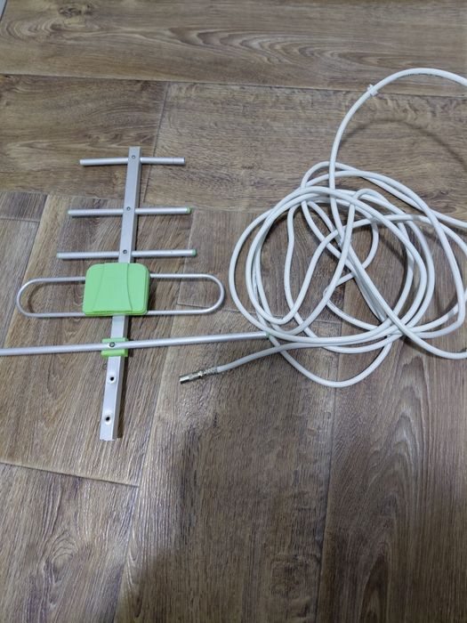 Продаётся домашняя антенна для телевизора