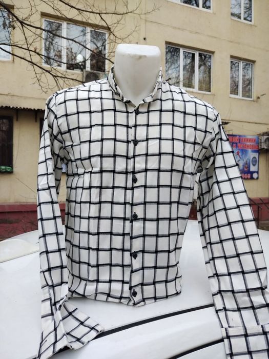 Арзон нархларда куйлаклар сотилади