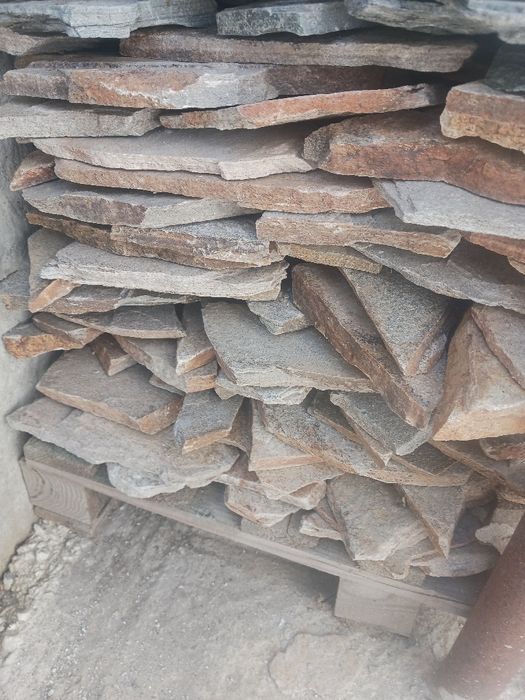 Vand 45/ 50 m2 de piatra
