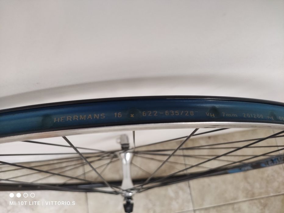 Предна шосейна капла с главина Shimano 105