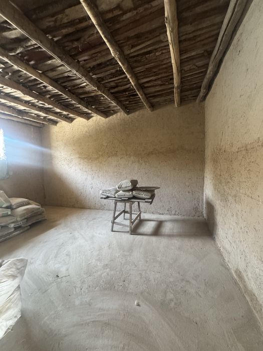 Yangi Toshmi postdan 10 km ichkarida 5 sotix 4 xona alohisa sanuzel