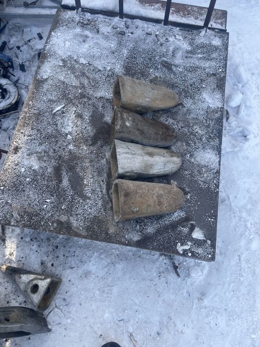 Клыки продам на эксковатор и погрузчик