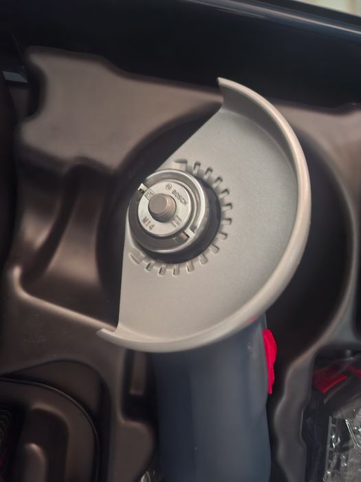 Безчетков винтоверт и ъглошлайф Бош оригинални