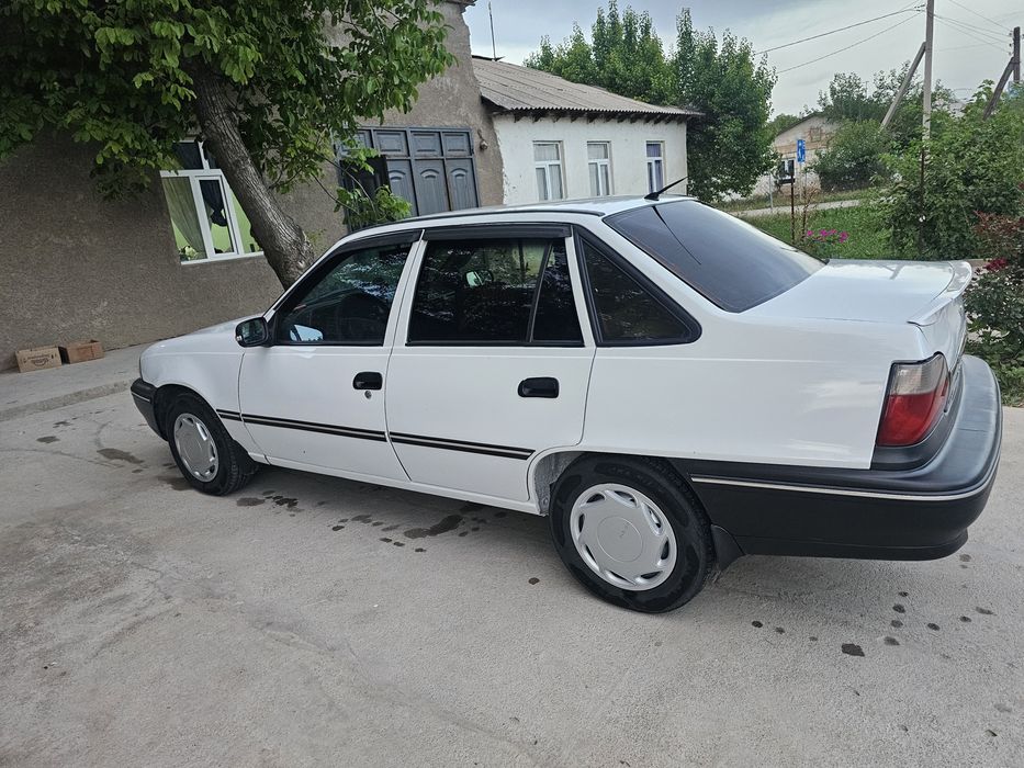 Nexia 1 sotiladi 32 million. 2004 yil