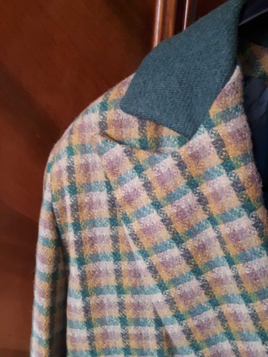 Sacou de damă NOU,  din stofă  de lână  in carouri  mărimea  48