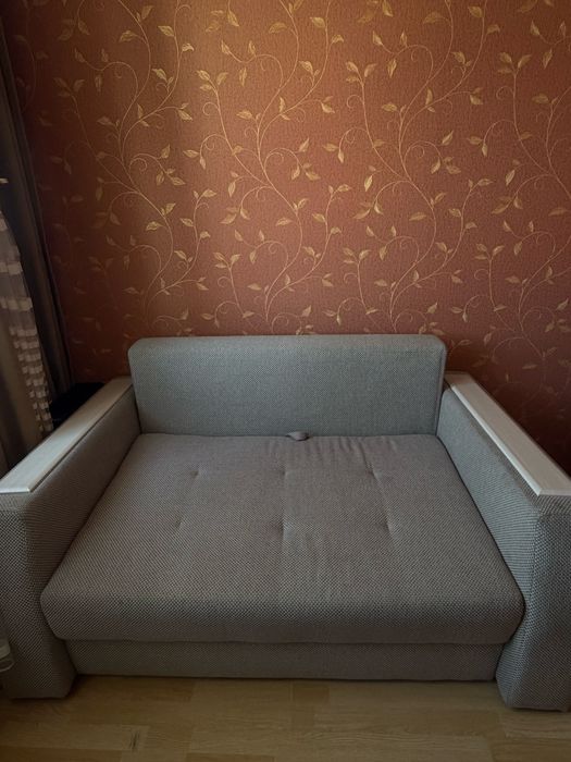 Продается диван с подушкой