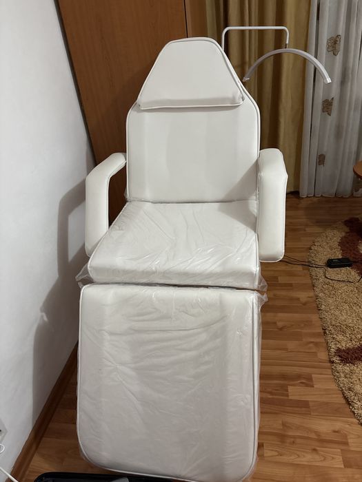 pat/fotoliu reglabil 2 in 1 pentru cosmetica , masaj si lampa led