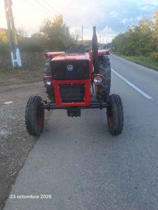Tractor Universal 445, accept orice proba