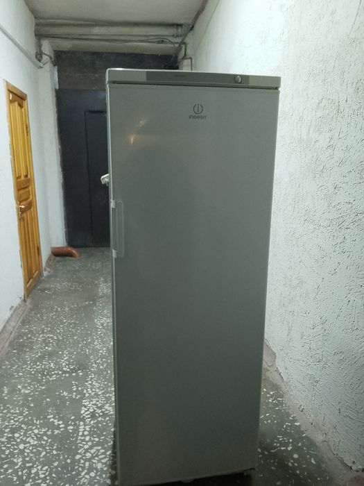 Продам морозильник