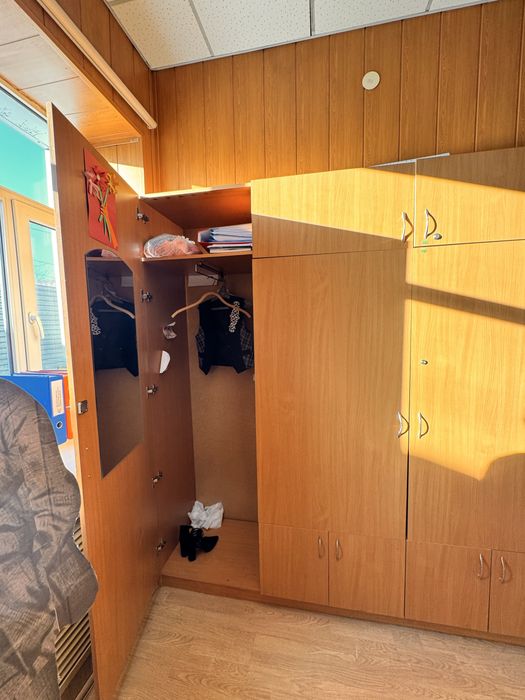 Шкаф кабинетный.