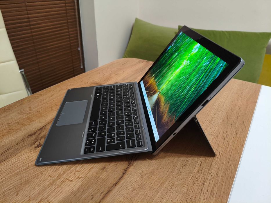 Dell Latitude 7200 2-in-1 таблет с Windows с клавиатура - i5-8265U, 8GB RAM, 256GB NVMe