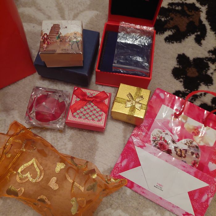 Продаётся подарочный каропка