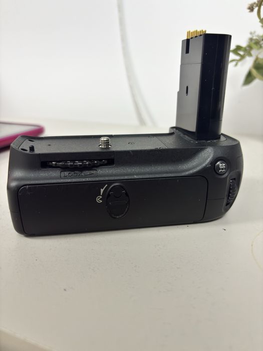 Grip Nikon MB-D80 ( pt Nikon d80,D90)