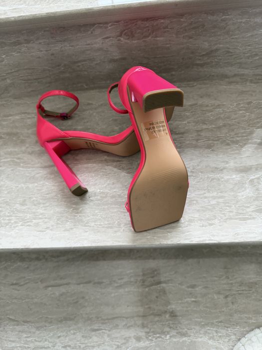 Дамски сандали с ток