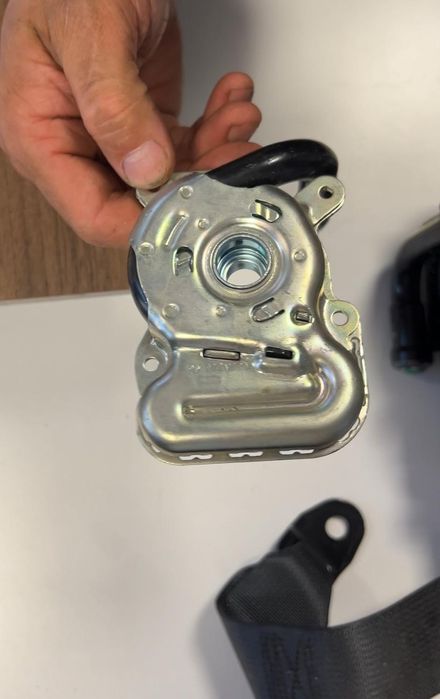 Deblocare centuri auto