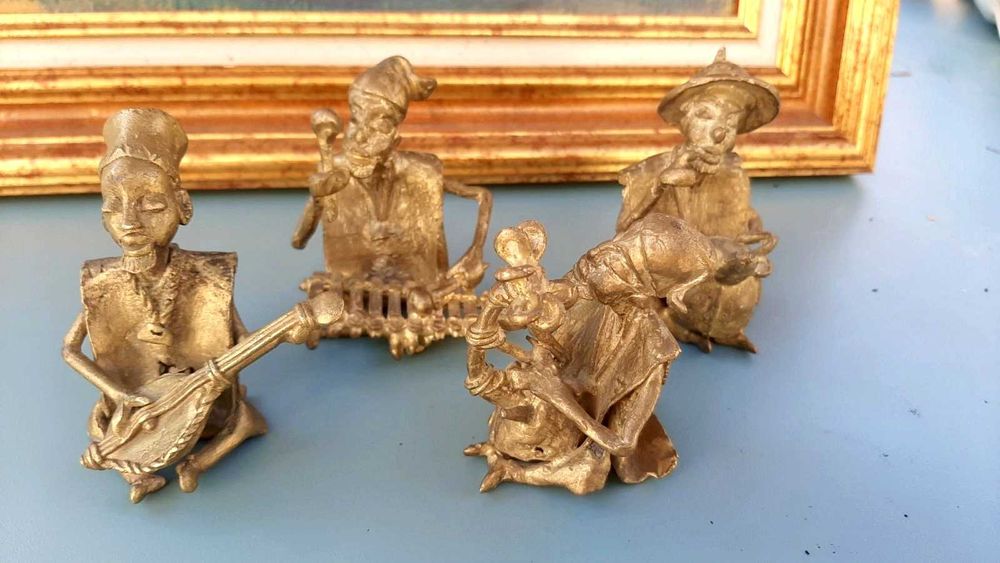 Бронзова кадилница, Бронзови статуетки