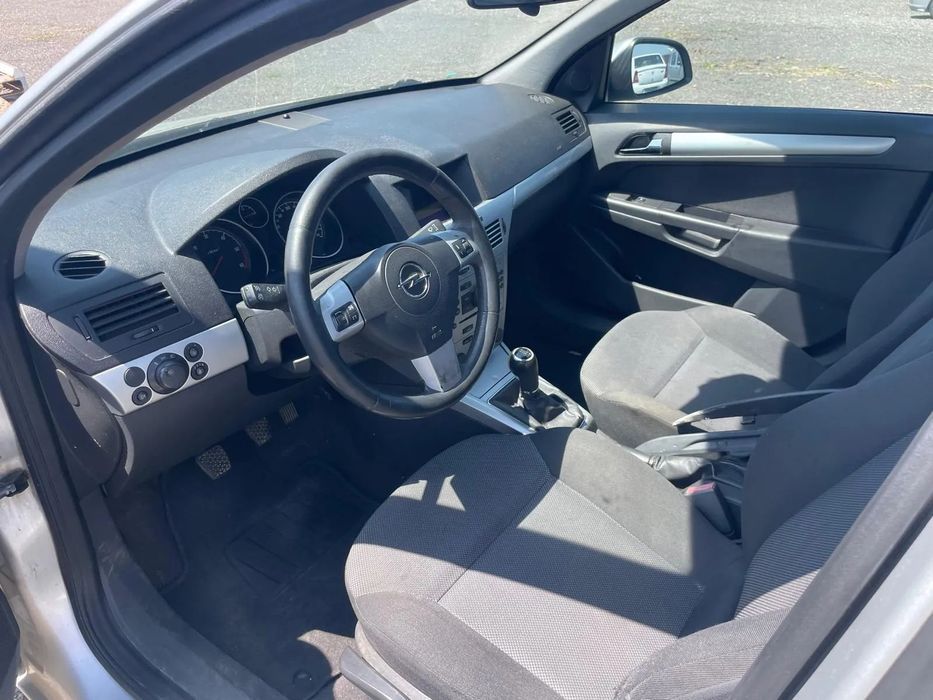 Dezmembrez piese Opel Astra H
