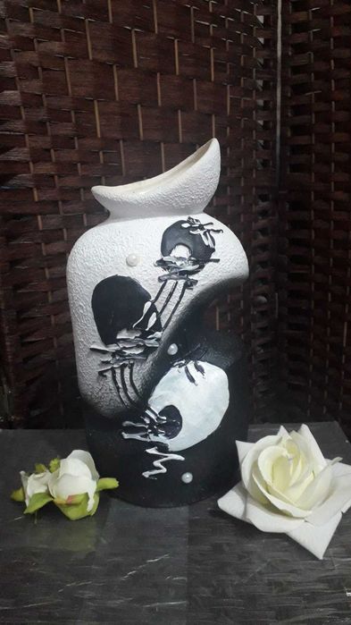 Ваза напольная с цветами