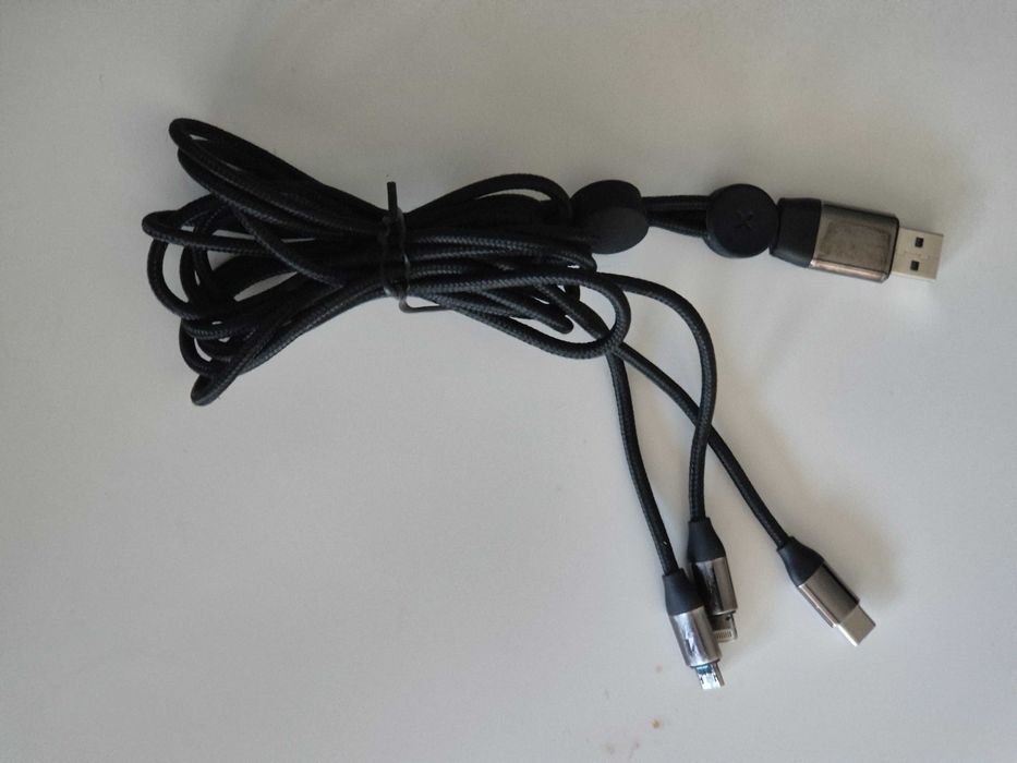 Универсален 3-в-1 кабел за зареждане. Type-C, Lightning, Micro USB
