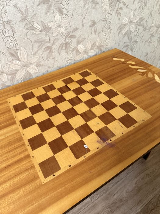 Столик деревянный