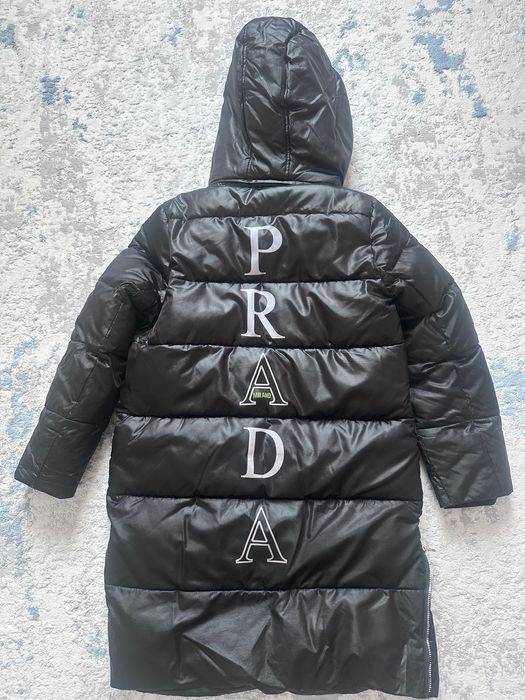 Продам куртку для девочки.