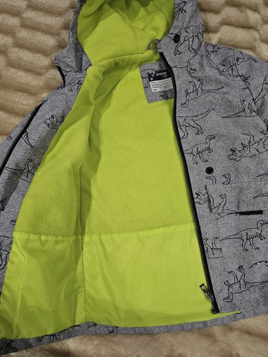 Продам детскую куртку