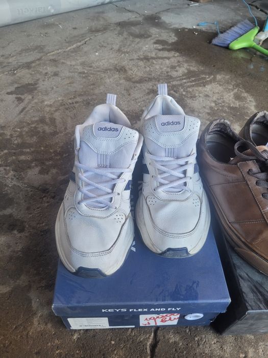 Продам кроссовки оригинал адидас