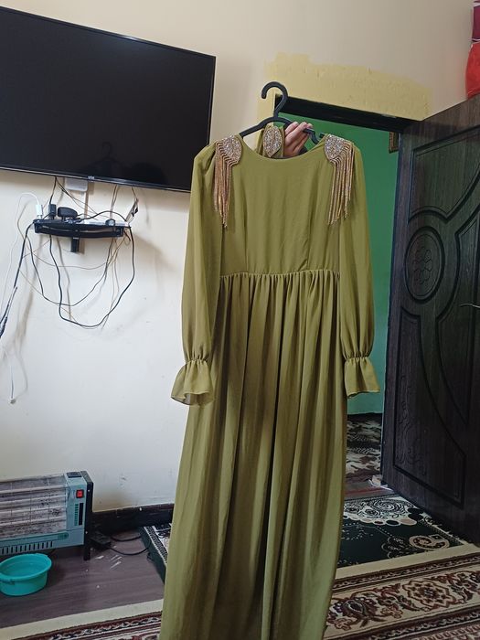 To'ylarga kiyiladi holati yaxshi ozgina kiyilgan