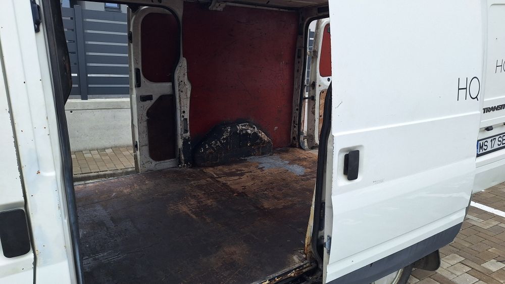 Vand ford transit 2005,motor 2.0, usi pe ambele laterale.