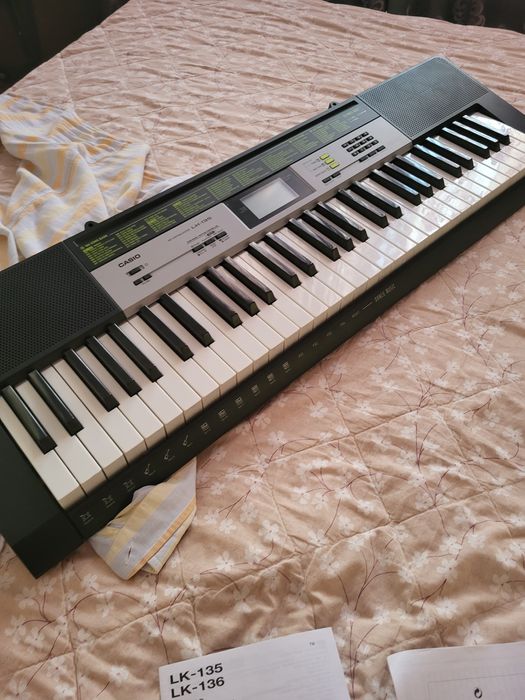 Продам синтизатор Casio