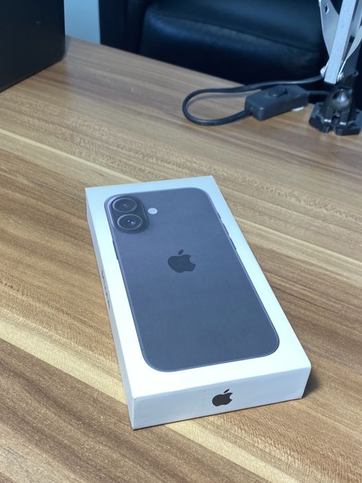 iPhone 16• 128 GB • Black
