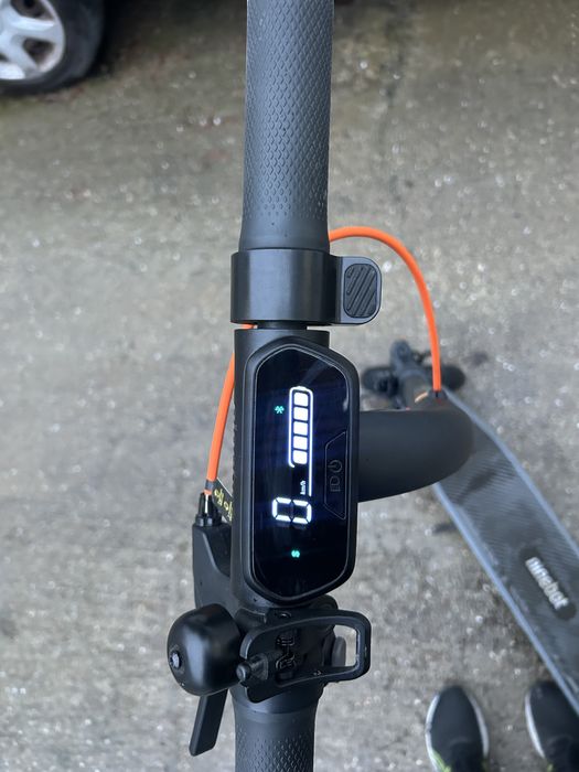 Електрическа тротинетка Ninebot E2 Plus – перфектно състояние