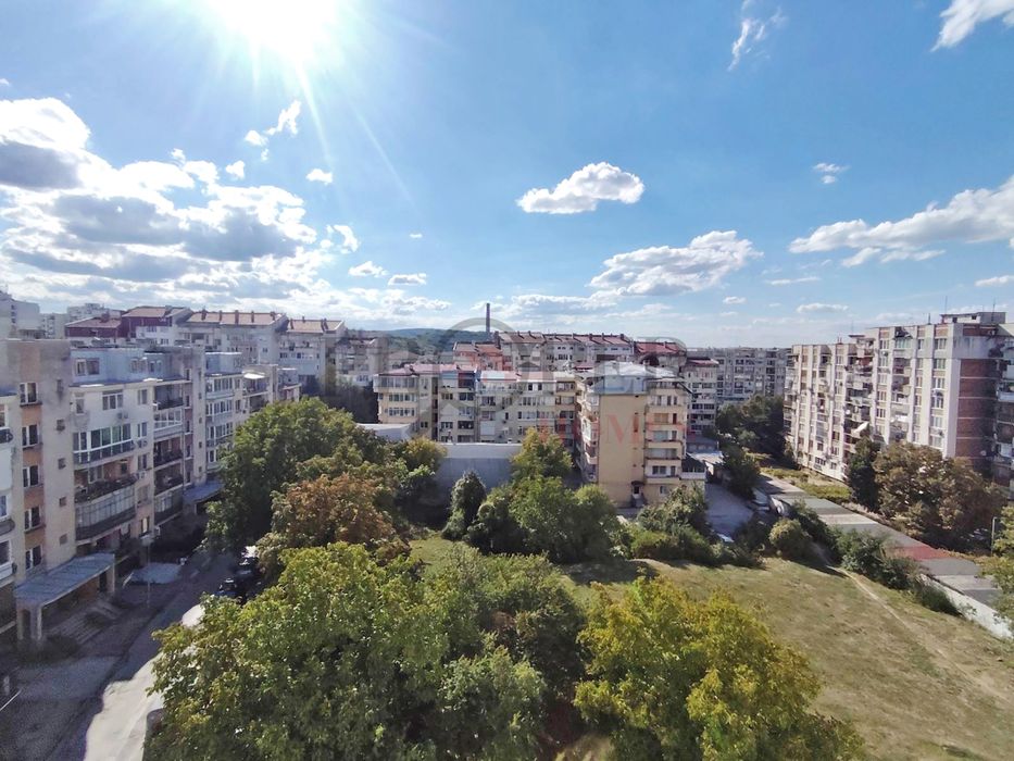 Обзаведено Студио под наем