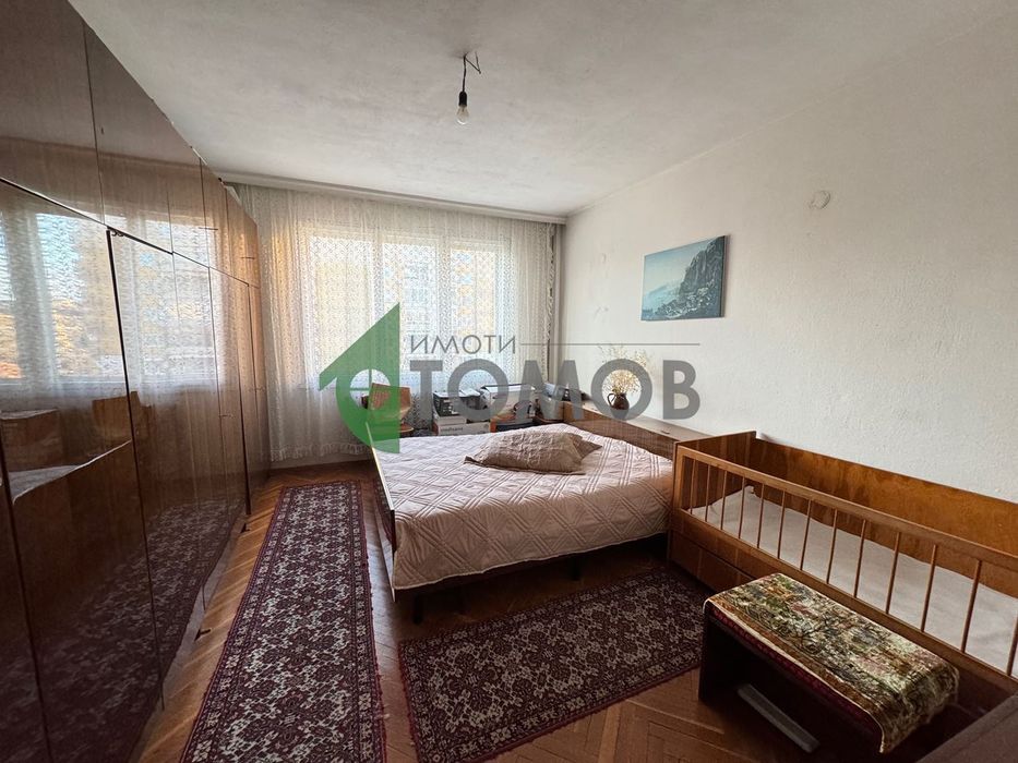 Продава се Четиристаен апартамент в Шумен, Център - 105 кв.м за 1142 €/кв.м - Снимка #1