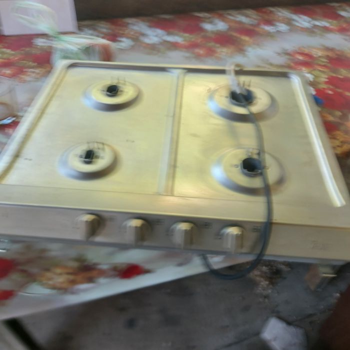 vind bucatarie folosita inclusiv plita pe gaz.