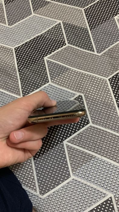 Iphone xs 100$ a