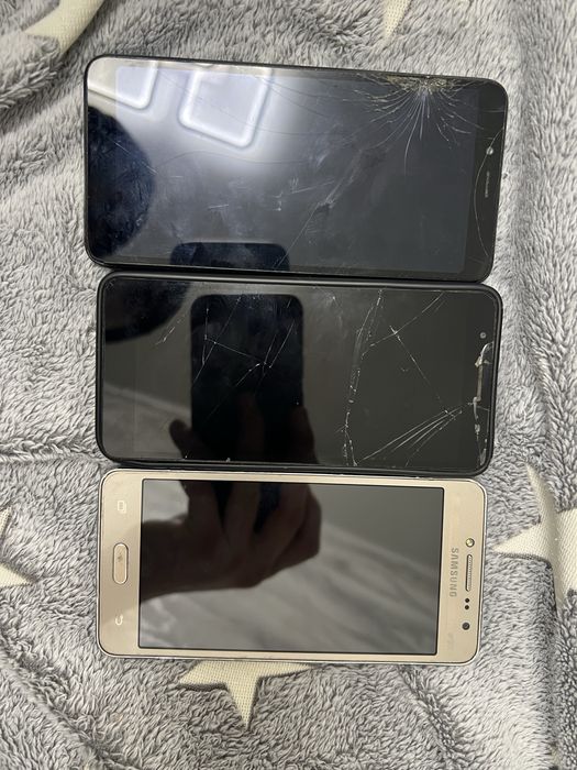 продам телефоны.