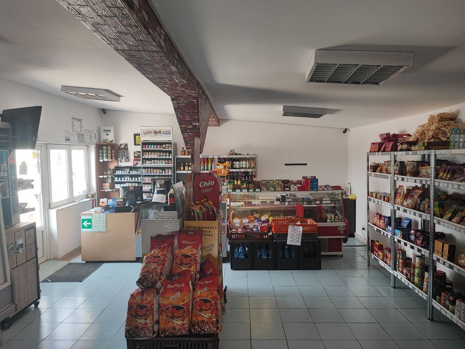 Teren și magazin
