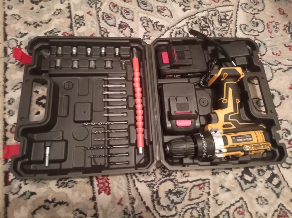 Продам шуруповерт MEGA FORCE полный комплект