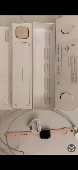 Apple Watch Series 4 (40mm)-ModelA1977